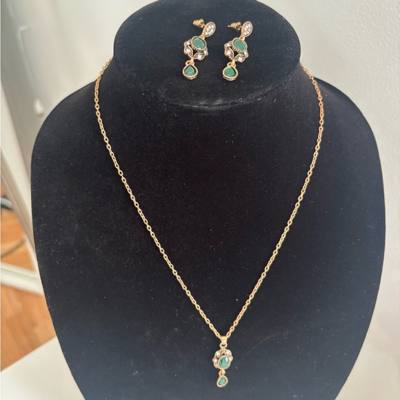 Gold-Tone Green Stone Pendant Necklace and Earring Set - Picture 4 of 7